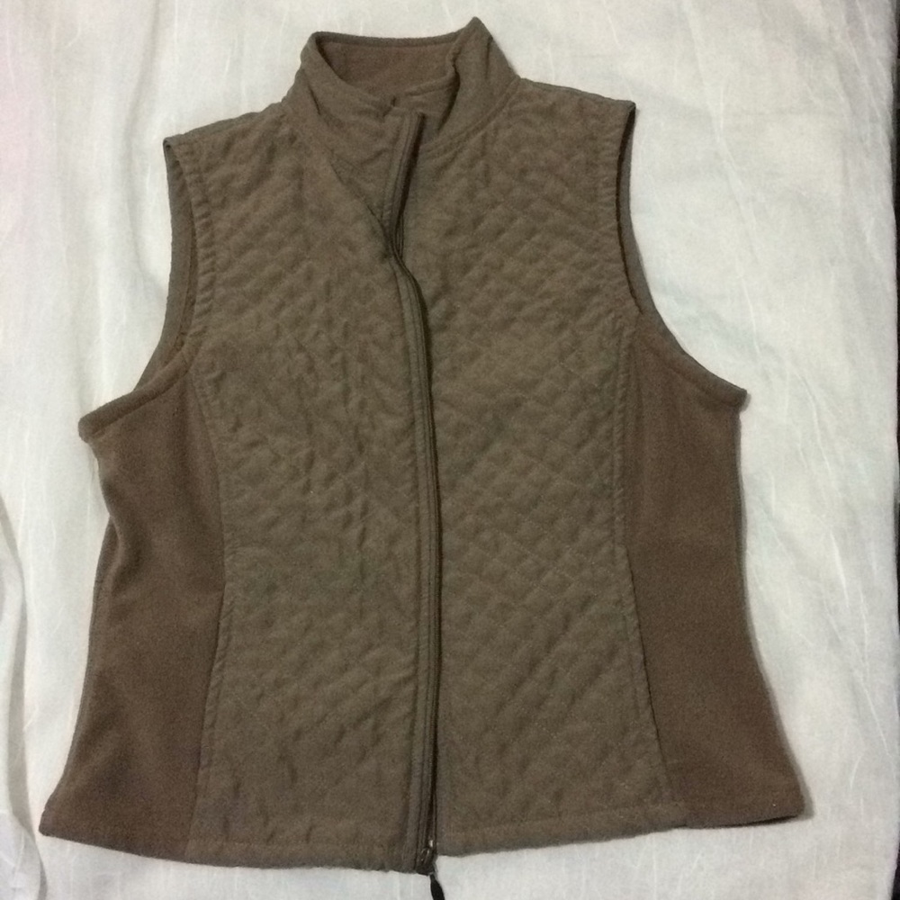 Columbia Soft and warm tan/brown Light weight vest